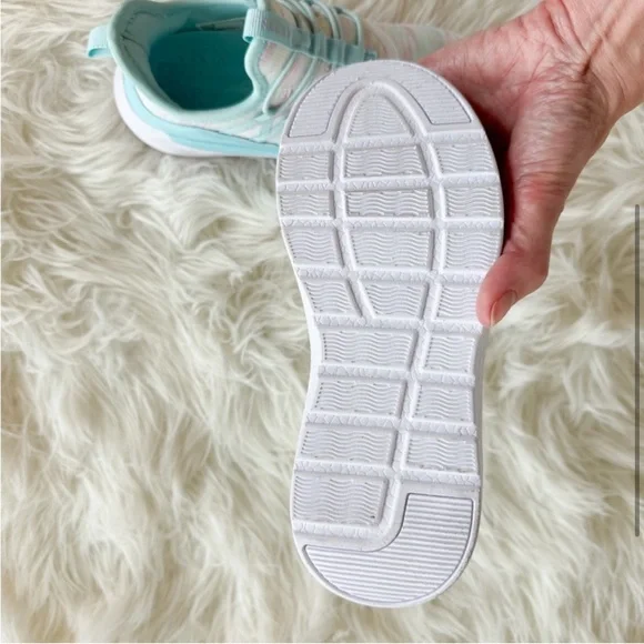 Little girl sneakers - Picture 3 of 5